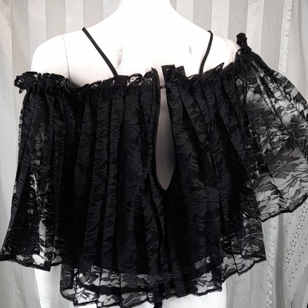 Ella Moss Cold Shoulder Lace 1/2 Bell Sleeve Top - Picture 8 of 9